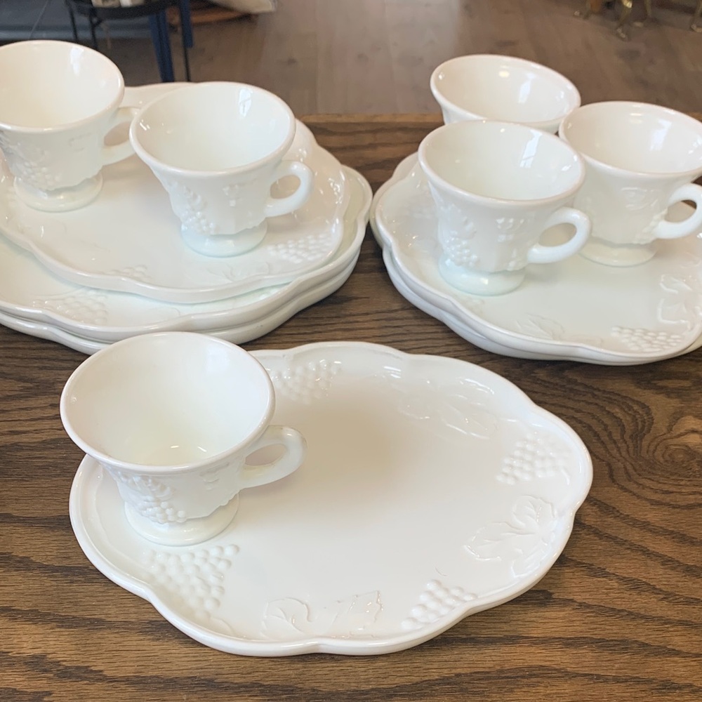 Vintage Milkglass luncheon set
